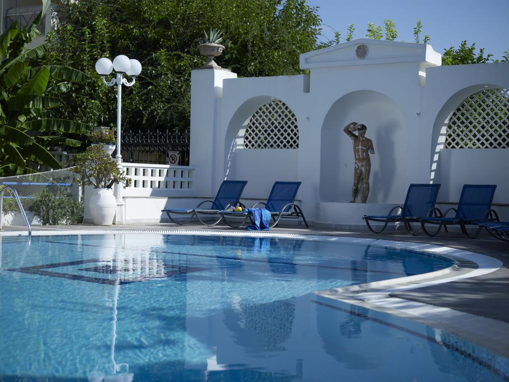 Ninetta'S Studios Poros Town Exterior foto