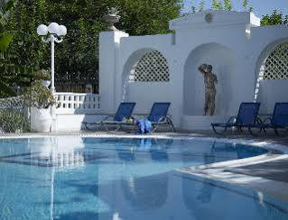 Ninetta'S Studios Poros Town Exterior foto